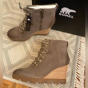 Sorel Women's Tan Lace Up Wedge Boots